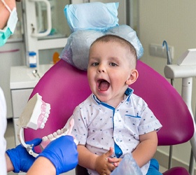 Boy seeing children’s dentist in Birmingham